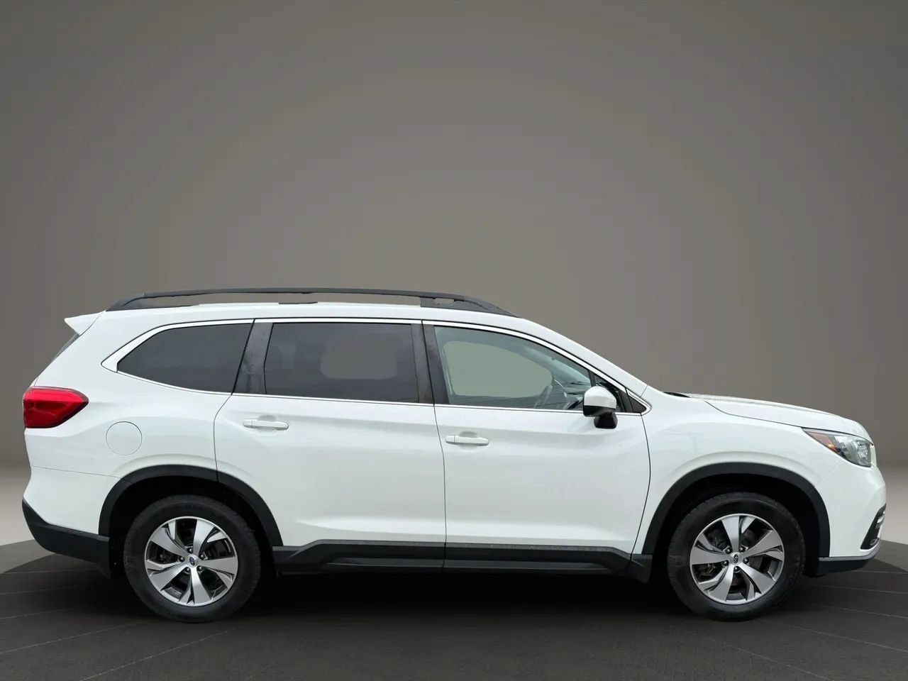 Used 2021 Subaru Ascent Premium w/ Convenience Package AWD/4WD image 3