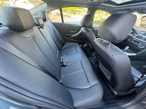 Used 2018 BMW 320i xDrive Sedan w/ Premium Package image 15
