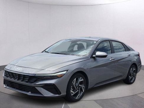 Used 2025 Hyundai Elantra SEL FWD image 1
