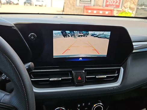 Used 2025 Chevrolet TrailBlazer LT FWD image 14