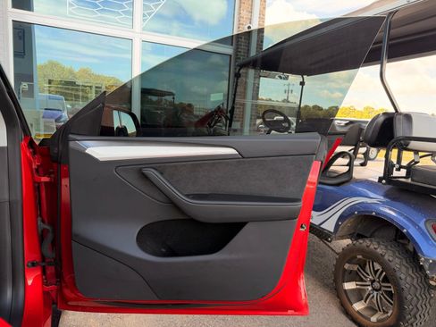 Used 2023 Tesla Model Y Long Range AWD/4WD image 23