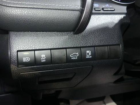 Used 2020 Toyota Camry SE w/ Convenience Package FWD image 29