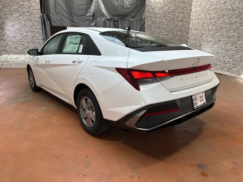 New 2026 Hyundai Elantra SE image 5