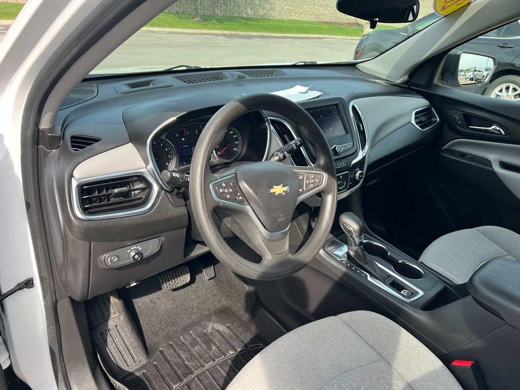 Used 2022 Chevrolet Equinox LS w/ LS Convenience Package FWD image 16