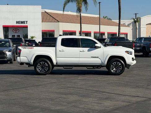 Used 2022 Toyota Tacoma TRD Sport w/ TRD Premium Sport Package AWD/4WD image 4