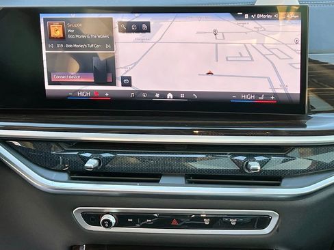 Used 2024 BMW X7 xDrive40i w/ Premium Package image 19