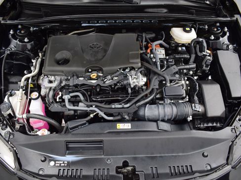 Used 2025 Toyota Camry SE FWD image 9