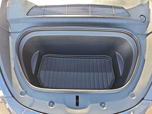 Used 2023 Tesla Model Y Performance image 23