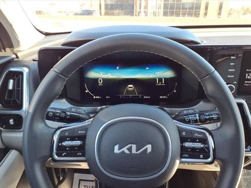 Used 2023 Kia Sorento SX image 11