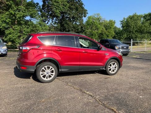 Used 2017 Ford Escape SE w/ Equipment Group 201A AWD/4WD image 5
