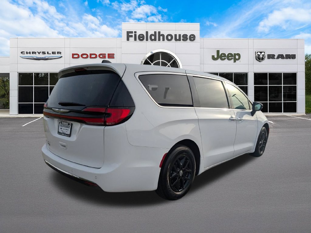 Used 2025 Chrysler Pacifica Select FWD image 9