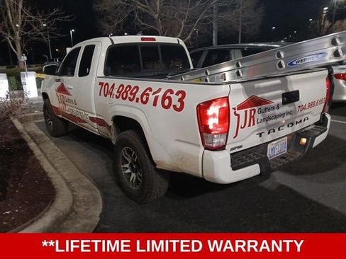 Used 2016 Toyota Tacoma SR image 3