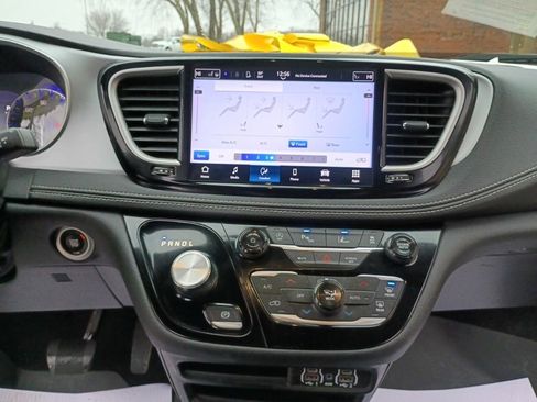 Used 2024 Chrysler Pacifica Touring-L w/ S Appearance Package image 32