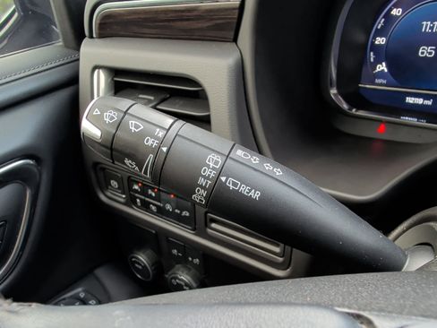 Used 2022 Chevrolet Tahoe LT w/ Luxury Package RWD image 26