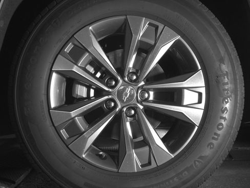 Used 2025 Chevrolet Equinox LT FWD image 12
