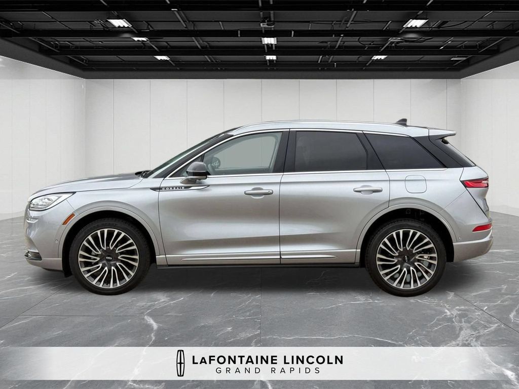 Certified 2022 Lincoln Corsair Reserve w/ Equipment Group 201A AWD/4WD image 2