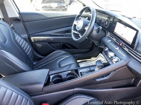 Used 2025 Hyundai Elantra Limited FWD image 28