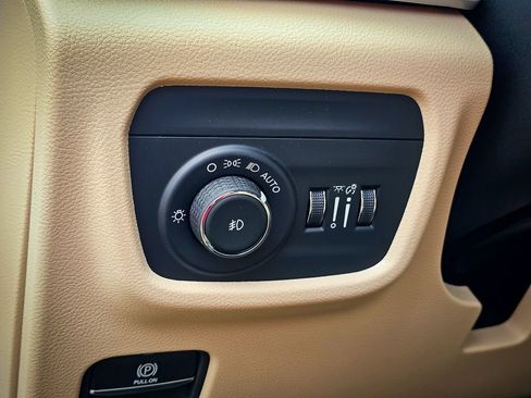 New 2025 Jeep Grand Cherokee Limited image 15