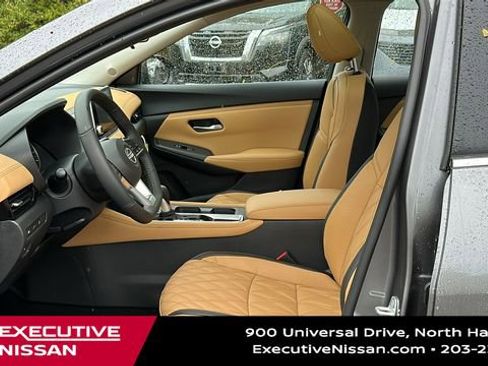 Used 2025 Nissan Sentra SV w/ SV Premium Package image 10