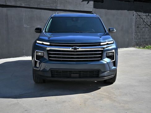 Used 2026 Chevrolet Traverse LT w/ Enhanced Driving Package image 2