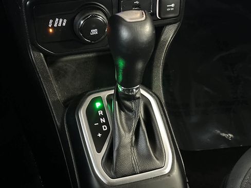 Used 2023 Jeep Renegade Latitude AWD/4WD image 22