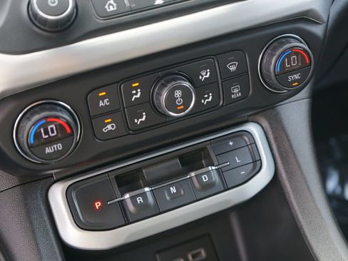 Used 2021 GMC Acadia SLE FWD image 19