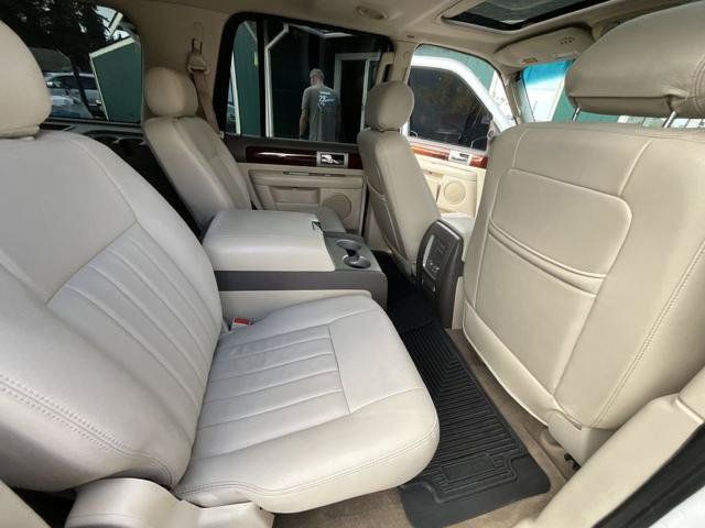 Used 2004 Lincoln Navigator Luxury AWD/4WD image 18