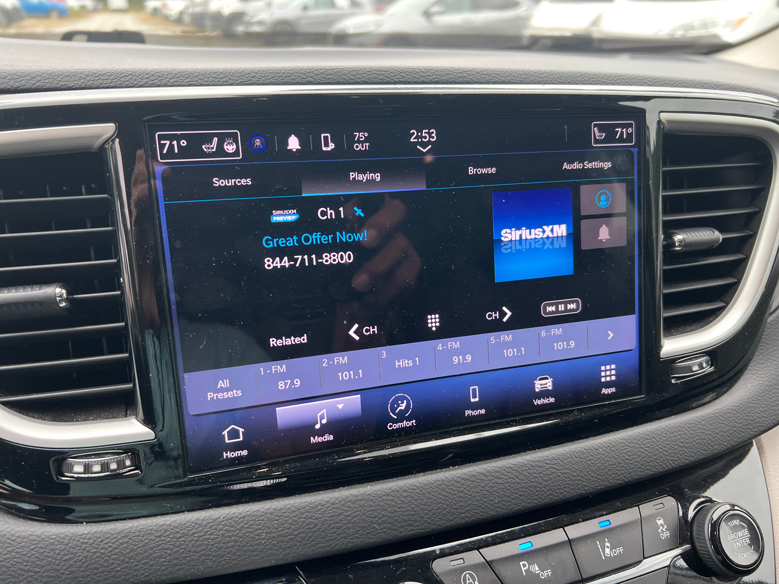 Used 2024 Chrysler Pacifica Touring-L FWD image 27