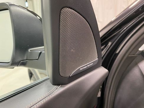 Used 2024 BMW X5 xDrive40i w/ Premium Package image 3