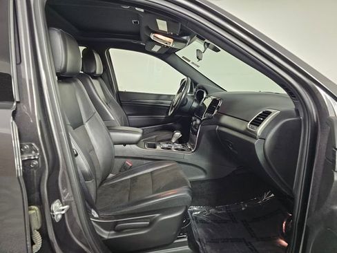 Used 2021 Jeep Grand Cherokee Laredo X image 12