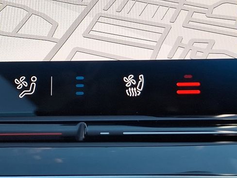 Used 2025 Volkswagen GTI SE image 23