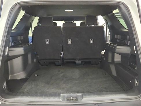 Used 2025 Toyota 4Runner SR5 AWD/4WD image 36