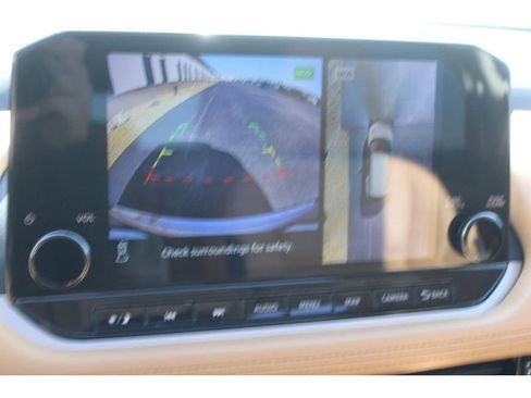 Used 2021 Nissan Rogue Platinum image 24