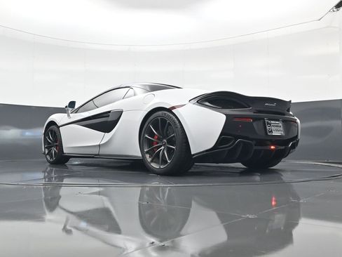 Used 2019 McLaren 570S Spider image 22