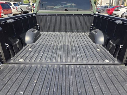 Used 2022 Toyota Tundra SR5 w/ SR5 Convenience Package AWD/4WD image 9