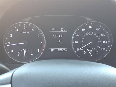 Used 2017 Hyundai Elantra SE image 28