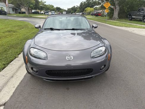 Used 2006 MAZDA MX-5 Miata Grand Touring RWD image 3
