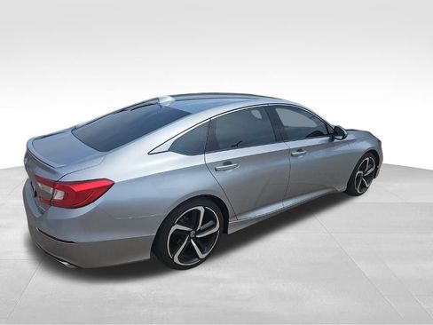 Used 2018 Honda Accord Sport image 6
