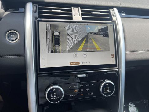 New 2025 Land Rover Discovery S AWD/4WD image 21