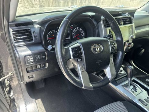 Used 2020 Toyota 4Runner SR5 AWD/4WD image 10