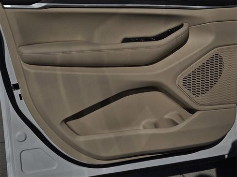 New 2025 Jeep Grand Cherokee Limited w/ Luxury Tech Group II image 16