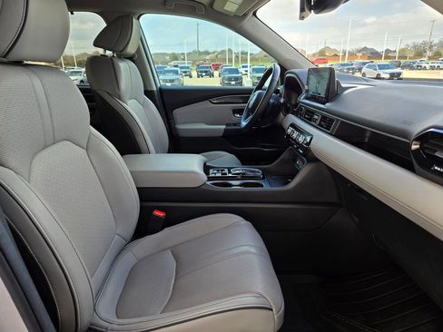 Used 2025 Honda Pilot Elite image 26