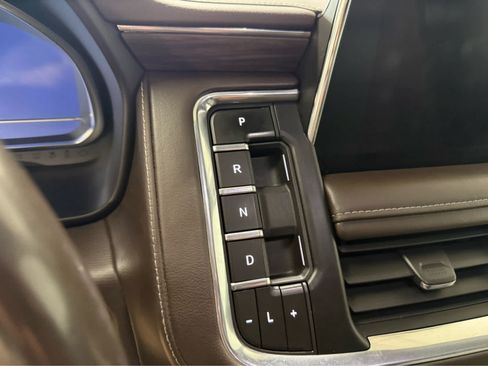 Used 2024 Chevrolet Suburban LT w/ Luxury Package AWD/4WD image 26