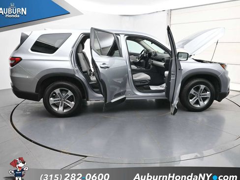 Used 2024 Honda Pilot EX-L image 41