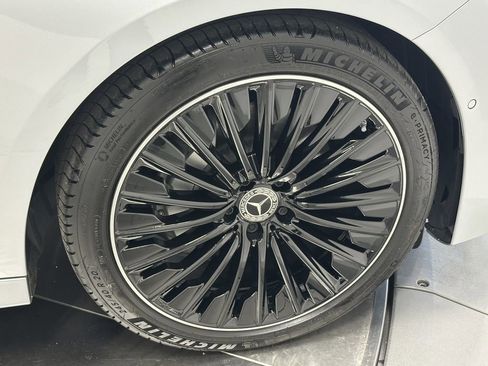 Used 2025 Mercedes-Benz E 350 Sedan image 13