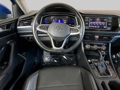 Used 2024 Volkswagen Jetta SE FWD image 6