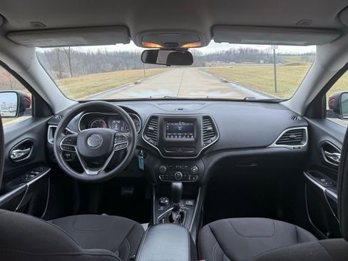 Used 2019 Jeep Cherokee Latitude w/ Popular Appearance Group image 18