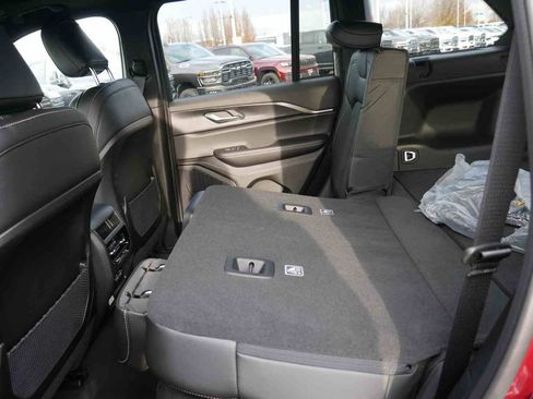 New 2025 Jeep Grand Cherokee Altitude image 14