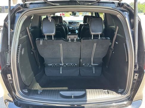 Used 2025 Chrysler Pacifica Select FWD image 37