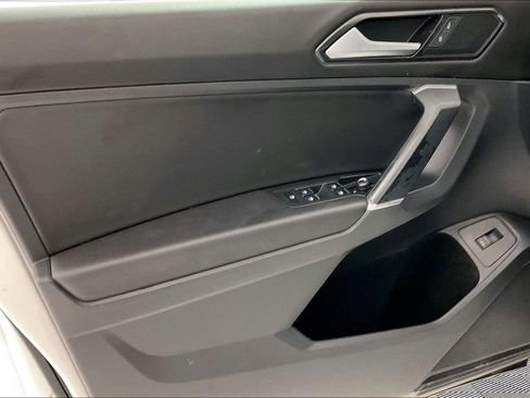 Used 2018 Volkswagen Tiguan SEL AWD/4WD image 18